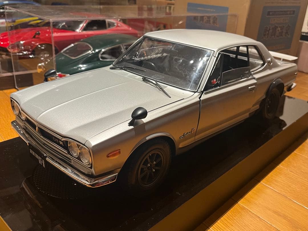 日産　スカイライン　２０００　ＧＴ－Ｒ　オートアート　ハコスカ　シルバー　１／８