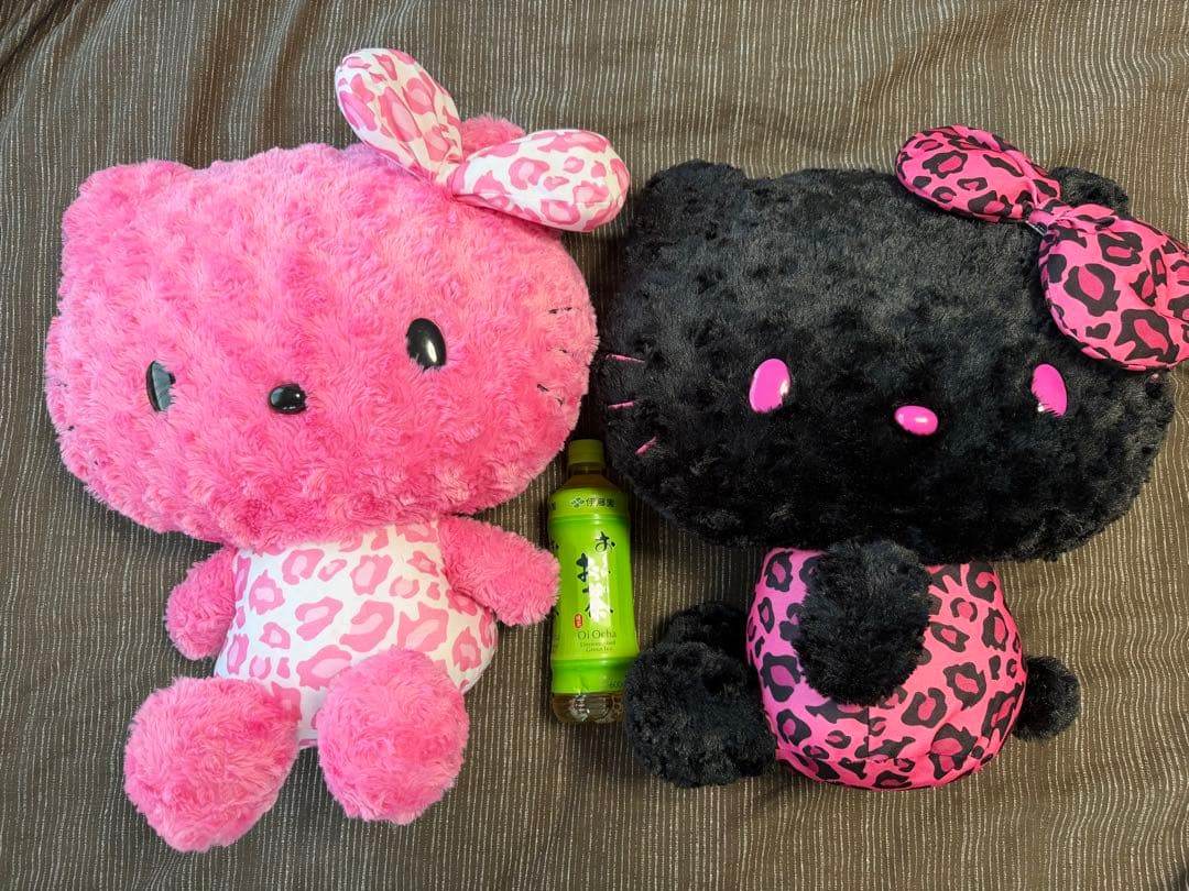 ヒョウ柄リボン付きハローキティ　特大ぬいぐるみ