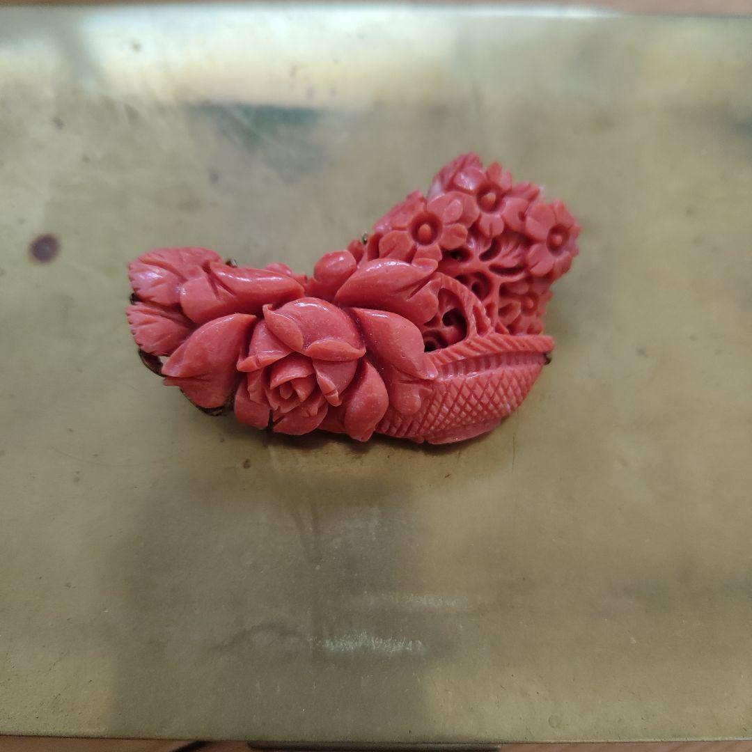珊瑚の花かごブローチ