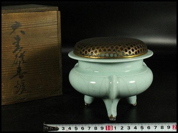 中国美術 袴腰 三足 青磁香炉(K-XA947)