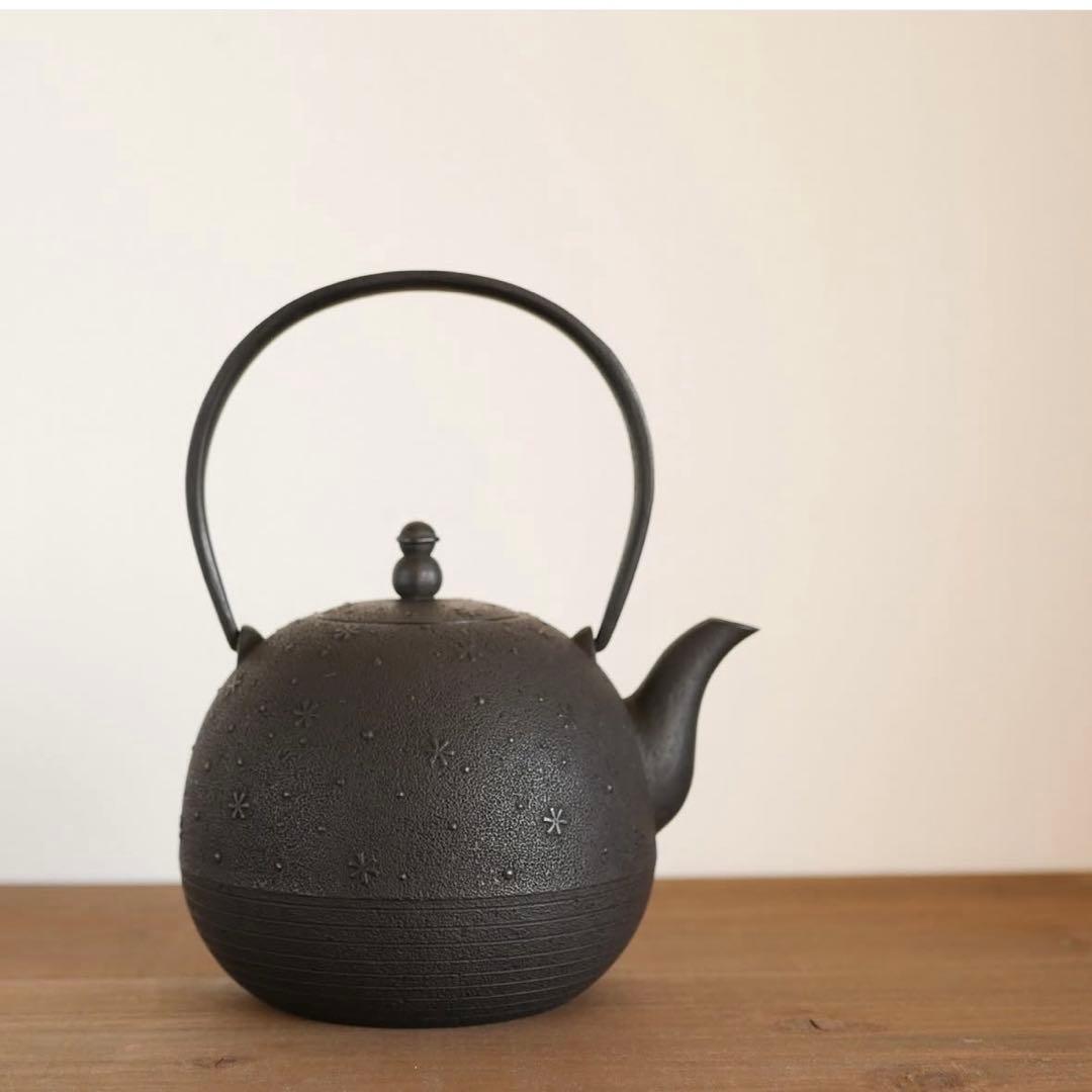 【美品】高橋大益 南部鉄瓶 鋳鉄製鉄瓶 六花 刻印、箱あり IH可