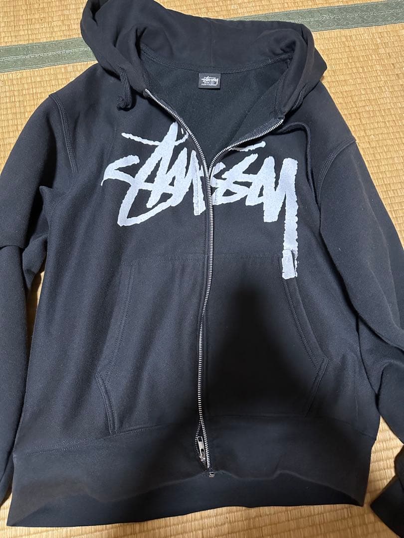 Stussy ブラック ジップパーカー