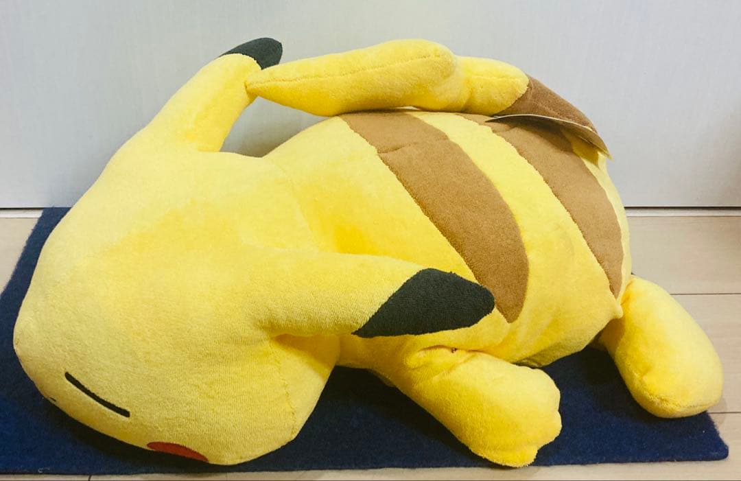 くたくたピカチュウ　ぬいぐるみ　寝そべり　クッション　TOMY レトロ　ポケモン