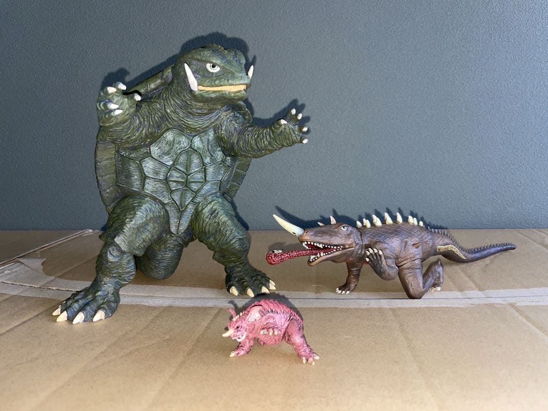 ガメラ1995レキンキャストキット完成品とユージン大映特撮シリーズバルゴン他3体