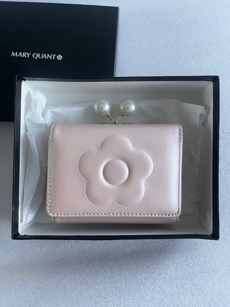 MARY QUANT マリークワント エンボスデイジーパール ミニウォレット