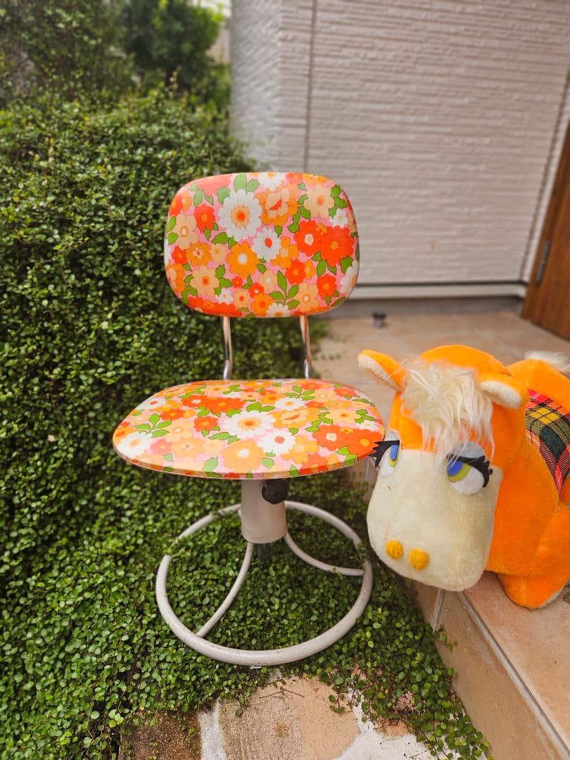 (最終お値下げです)希少　昭和レトロ　レトロポップ　椅子　花柄　オレンジ