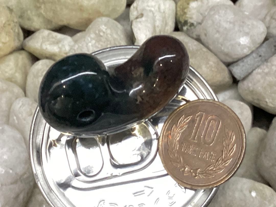 ✳出雲勾玉　1万個に1個しか無いレア勾玉‼️花仙山瑪瑙*芯部位の超極上色彩　鑑別書