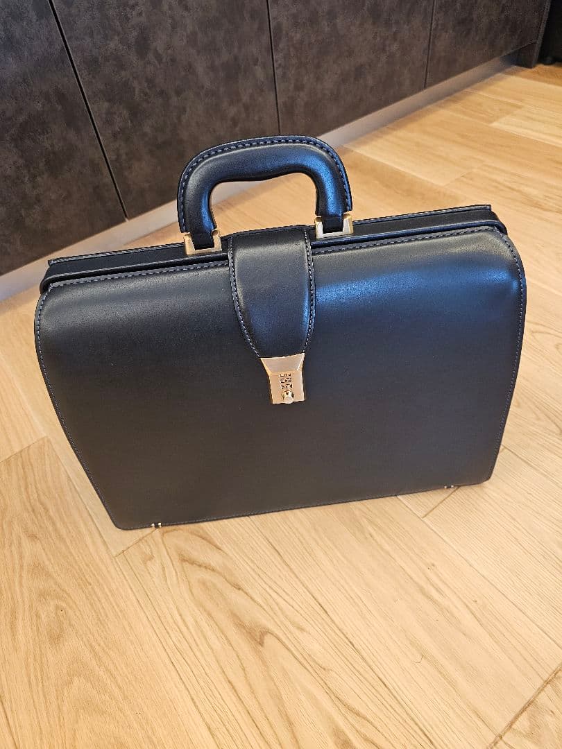 ブラックビジネスバッグ