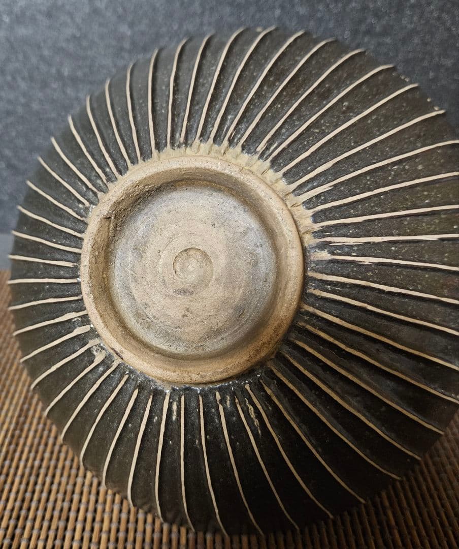 中国美術　中国陶磁器　磁州窯　堆線文様　碗　茶碗　鉢　菓子器　茶道具　陽刻鎬手