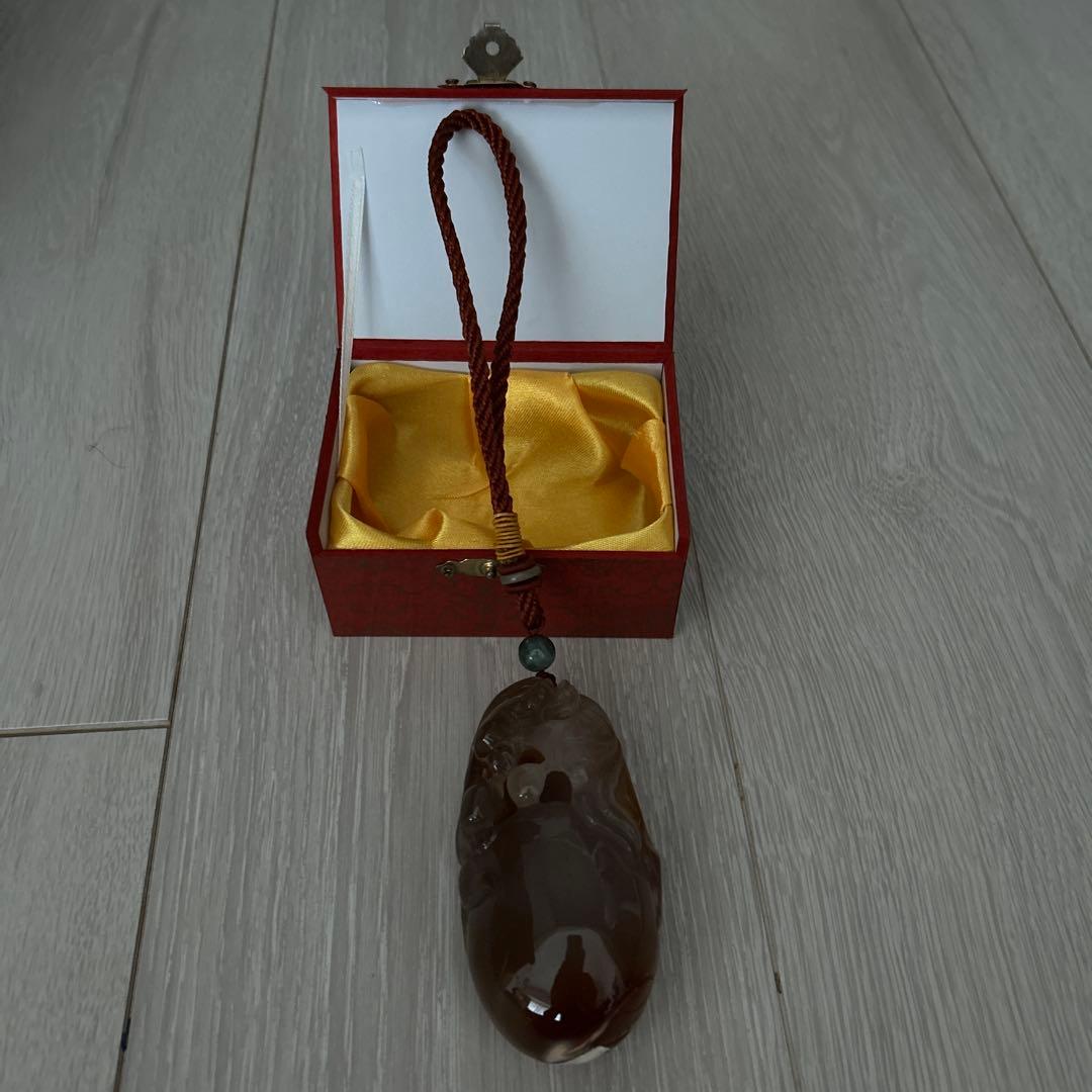 翡翠 獅子彫刻 専用ケース付き