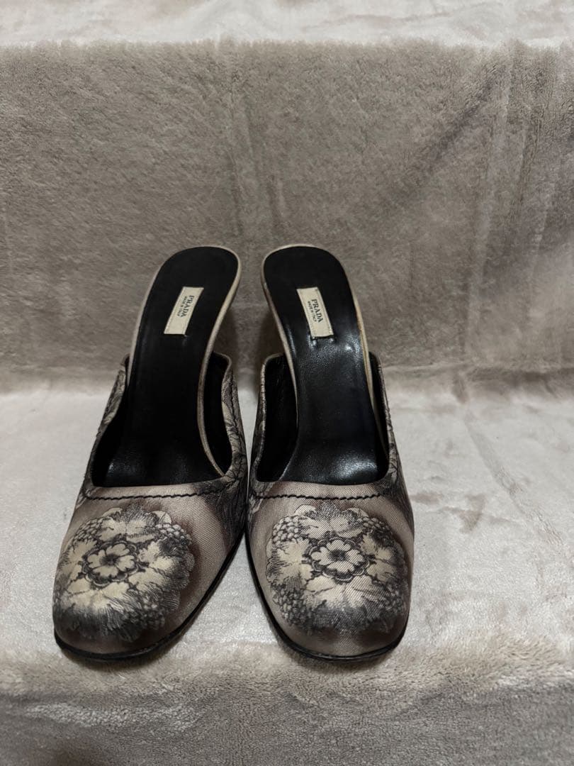 プラダ　素敵デザインミュール