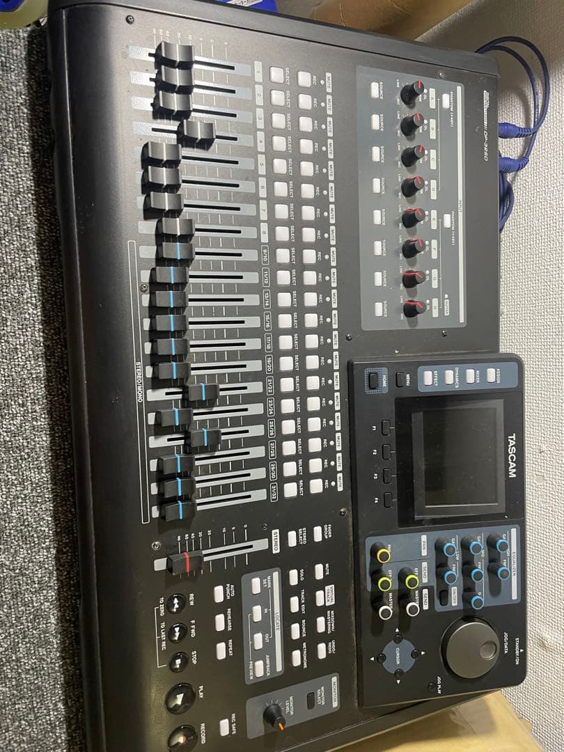 TASCAM DP-32SD マルチトラックレコーダー