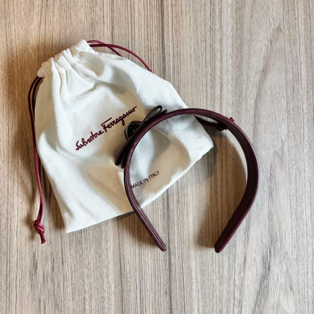 【新品】Salvatore Ferragamo 本革 カチューシャ　リボン　赤