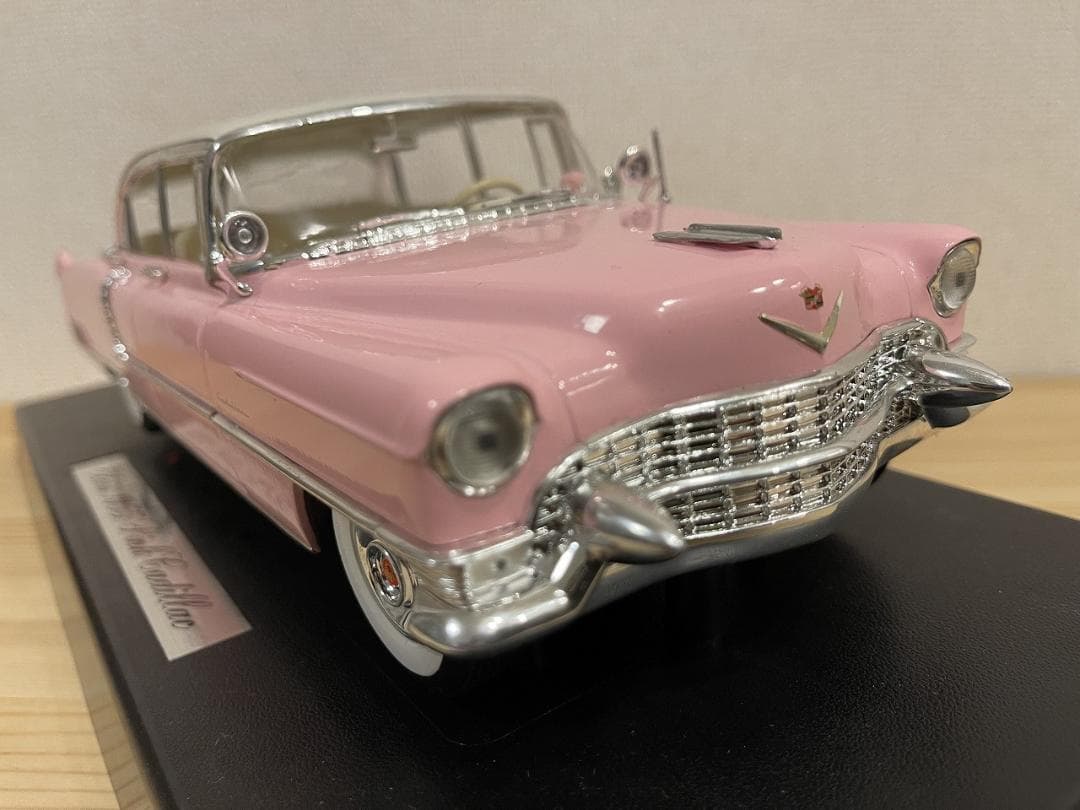 エルビスプレスリー1955年型ピンクキャデラックを忠実に再現したＭＲＣ製1/18
