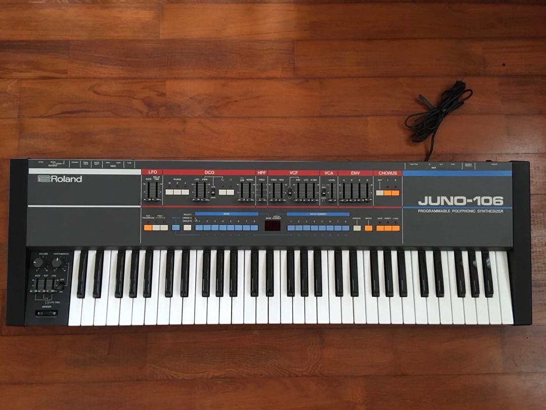 鍵盤楽器 Roland JUNO 106