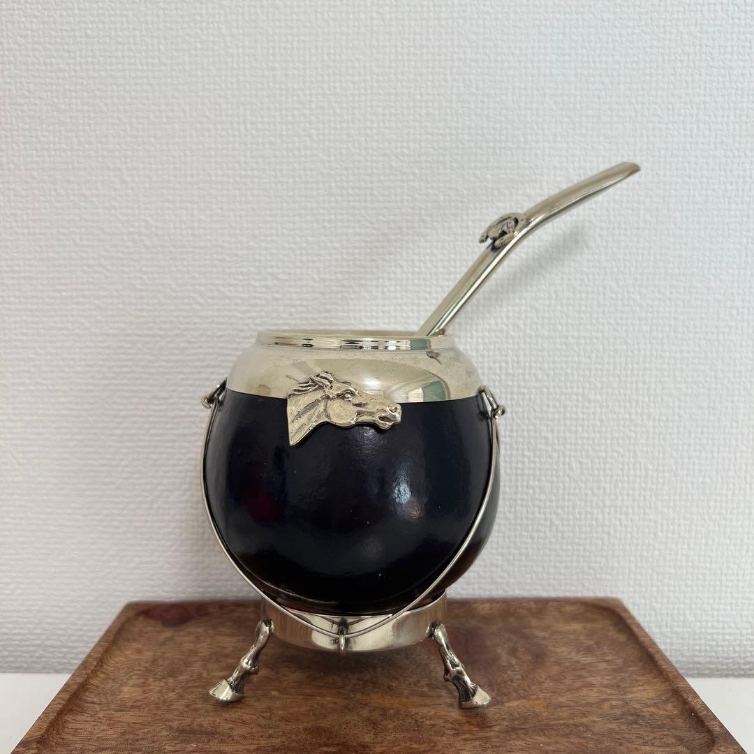 アルゼンチン製 アルパカ装飾／馬モチーフ／脚付き台座マテ壺