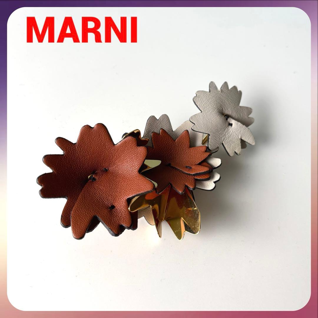 超美品✨MARNI ブローチ 保存袋付き　花　レザー&メタル　ゴールド
