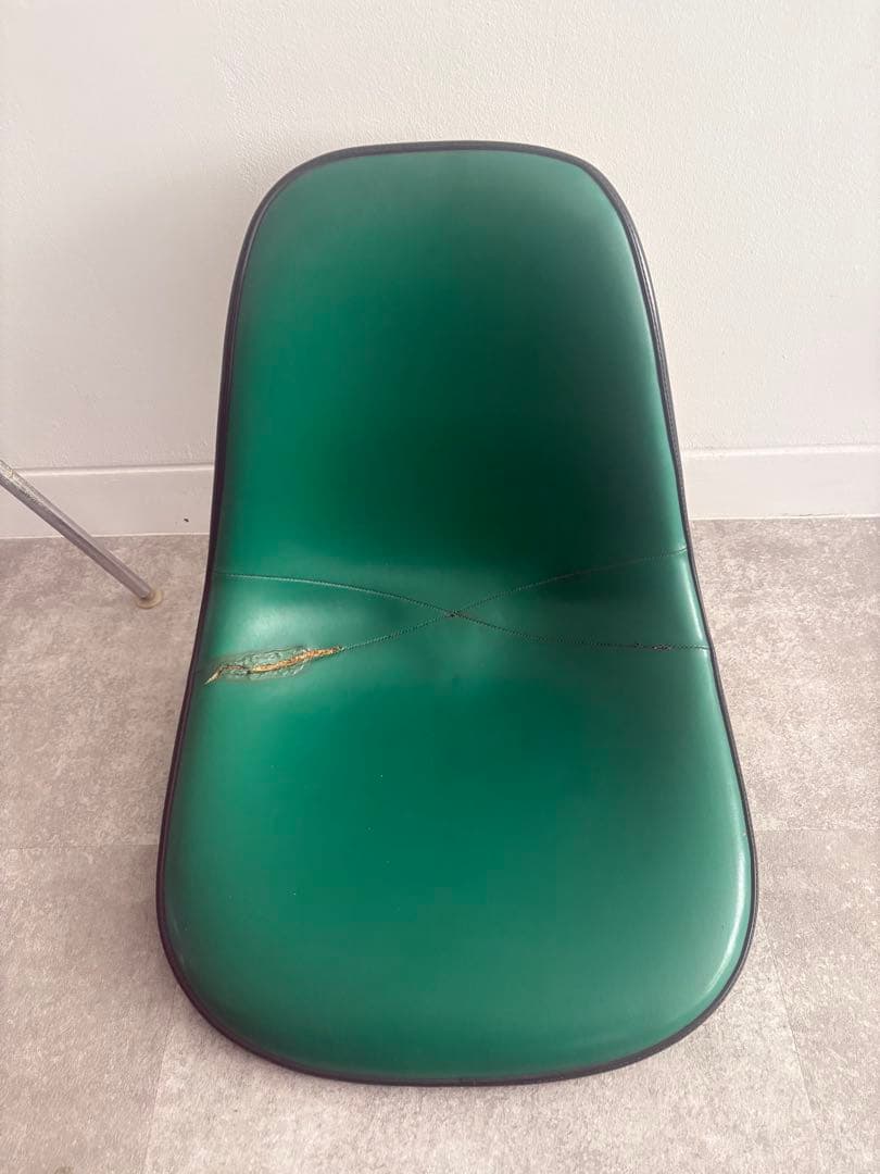 Herman Miller ヴィンテージ グリーン 割れエンボス ③ リペア必須
