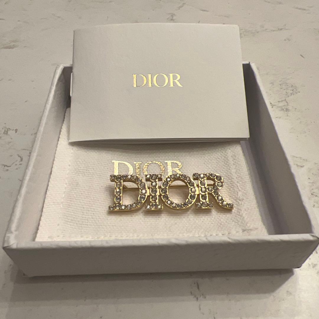 クリスチャンディオール ロゴ ラインストーン ブローチ レディース ゴールド