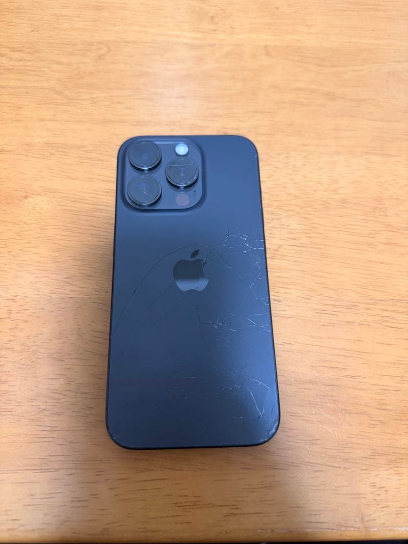 【訳あり】iPhone 15 Pro 128GB ブラックチタニウム 動作良好