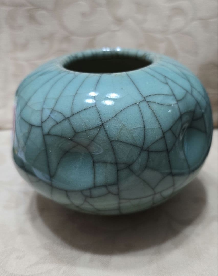 青磁の花入れです