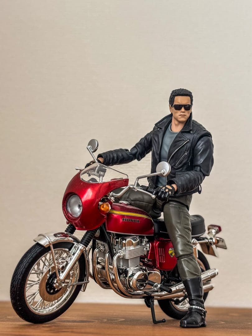 MAFEX T-800 ターミネーター ＋ ホンダCB750FOUR カスタム