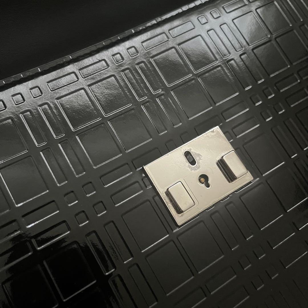 BURBERRY ブラック ハンドバッグ　エナメル　台形