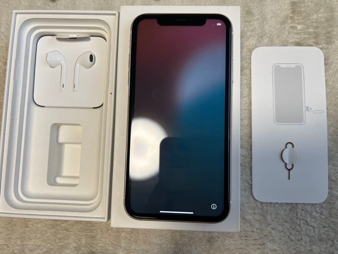 iPhone 11 64GB シルバー　本体