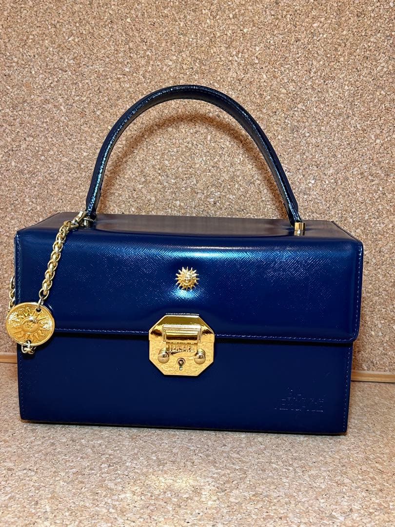 美品ヴェルサーチハンドバッグバニティバッグ　青　チャームつき