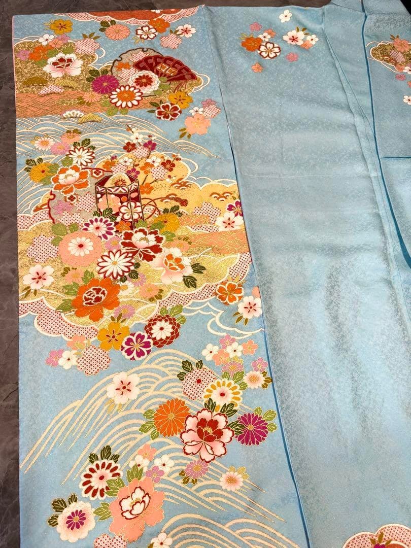 正絹　金駒刺繍銀通し貝桶に御所車模様振袖　水色　古典柄正統派がお好みの方に