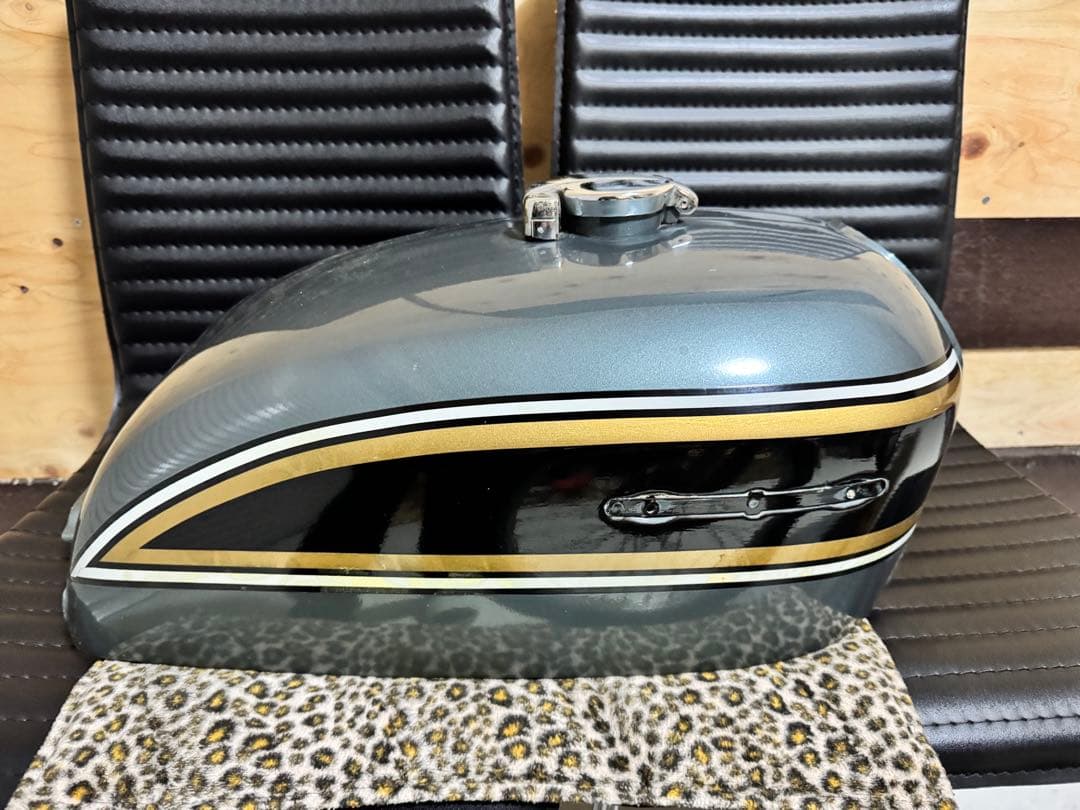 送料込　希少！当時物！CB750 K4 燃料タンク　旧車　グレー　ゴールド