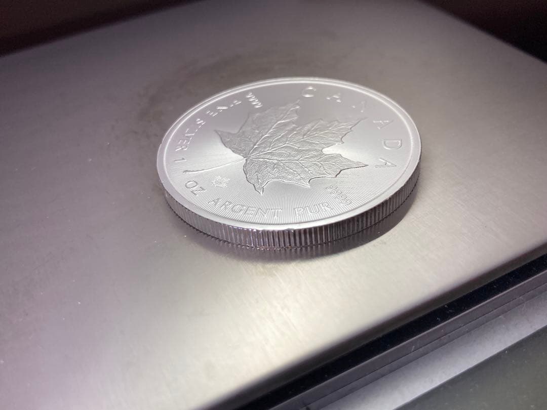 《カナダ》メイプルリーフ5ドル銀貨(2022年) ※小キズあり