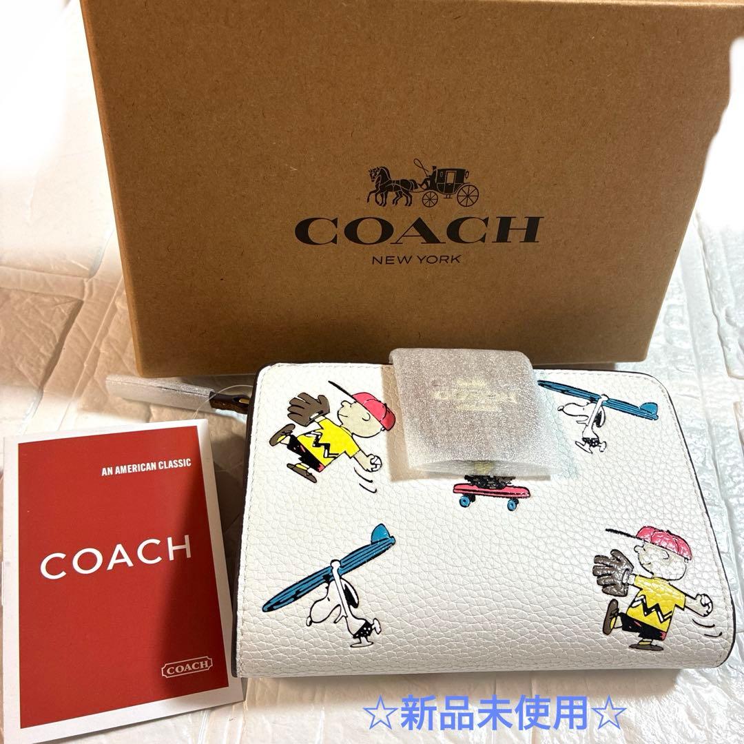 COACH スヌーピー柄 二つ折り財布 ✨新品未使用✨箱保存袋付き