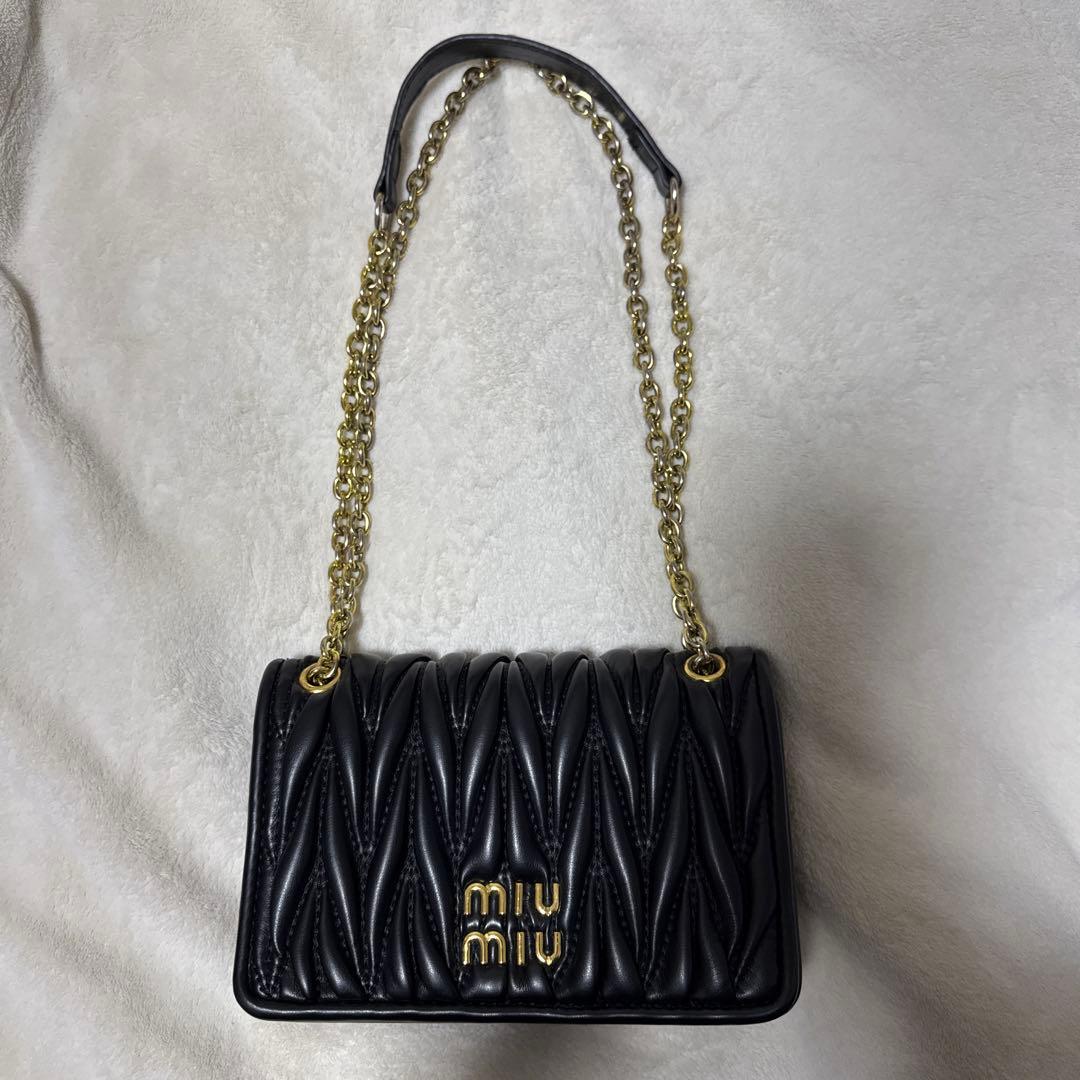 miu miu 黒 ショルダーバッグ マテラッセ