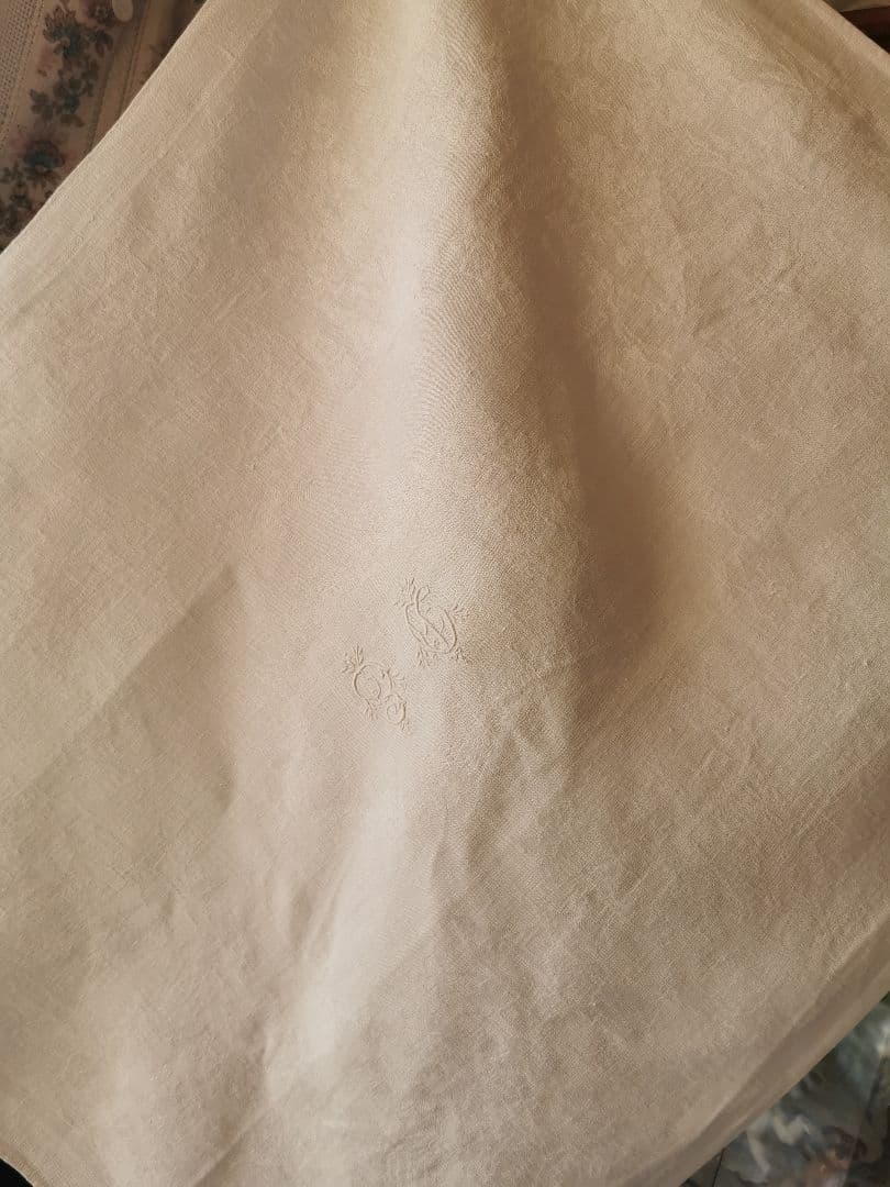 アンティーク ビーダーマイヤー トワルドジュイ 日常美 花文字刺繍ダマスクリネン