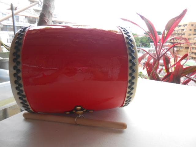 新品未使用(送料無料)17.980円Nエイサー小太鼓24cm*31cm 撥付黄牛