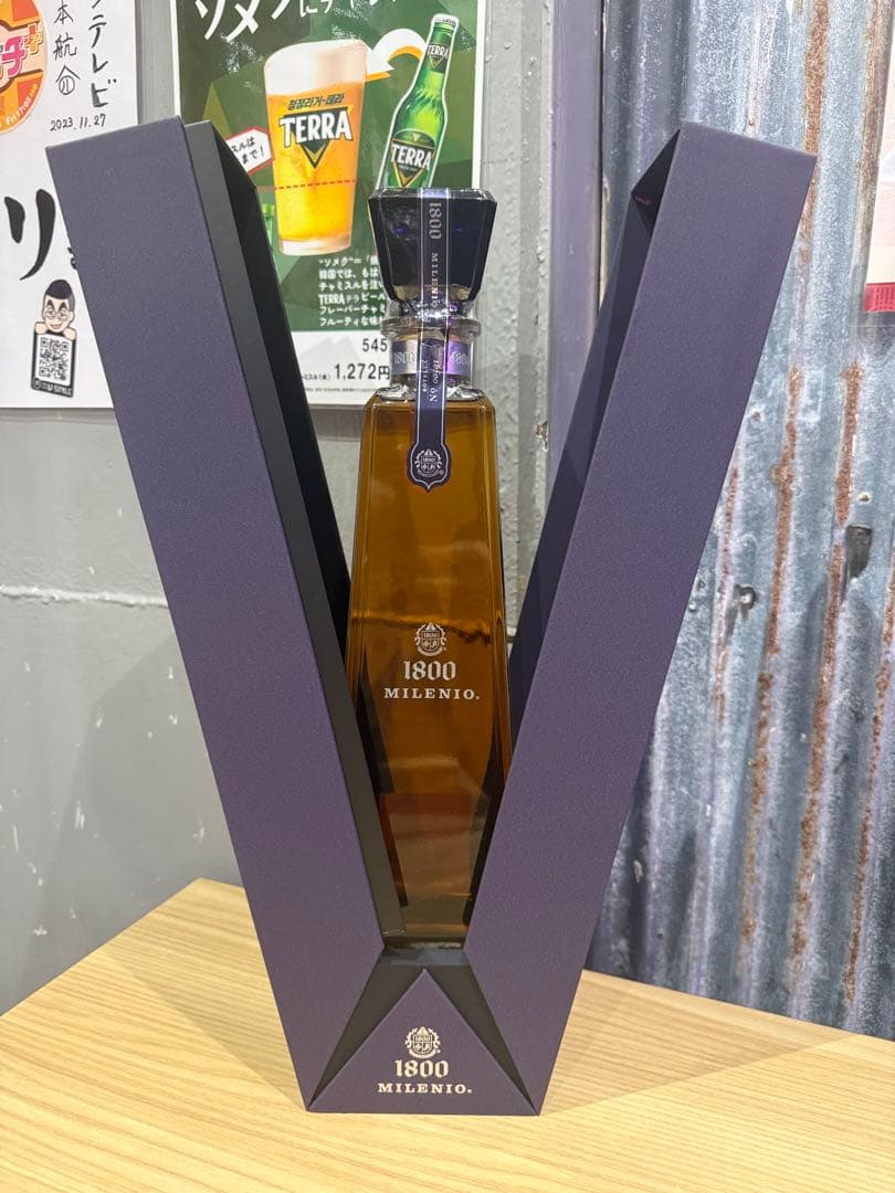 クエルボ　テキーラ1800 ミレニオ　日本限定販売