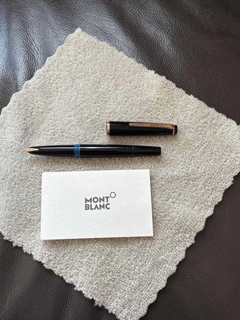 ◾️MONT BLANC モンブラン◾️NO．32 ◾️万年筆◾️黒／金色◾️