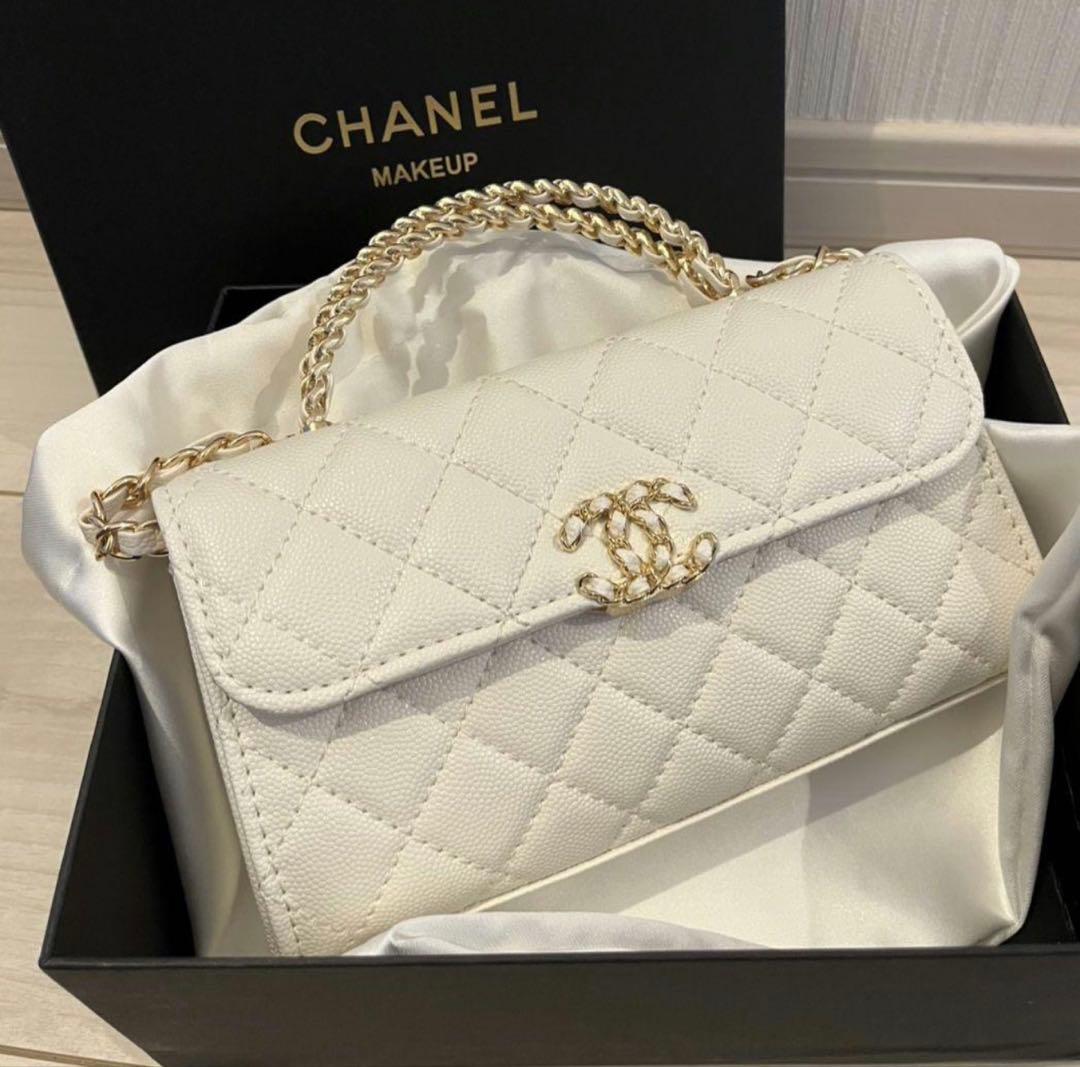 CHANEL ホワイト レザー ショルダーバッグ
