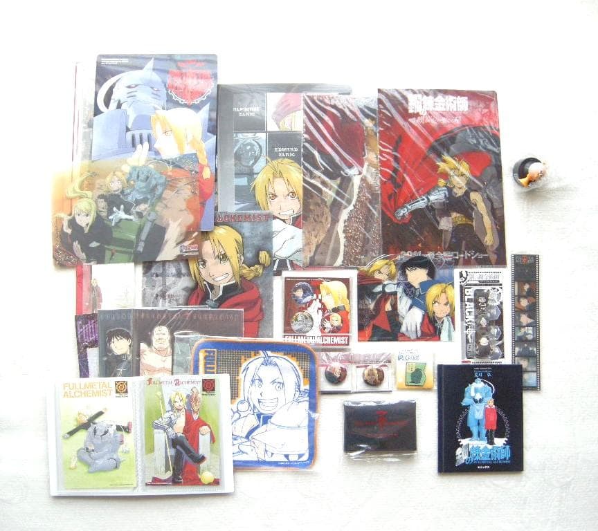 鋼の錬金術師グッズ　クリアファイル ピンズ 缶バッジなど　25点