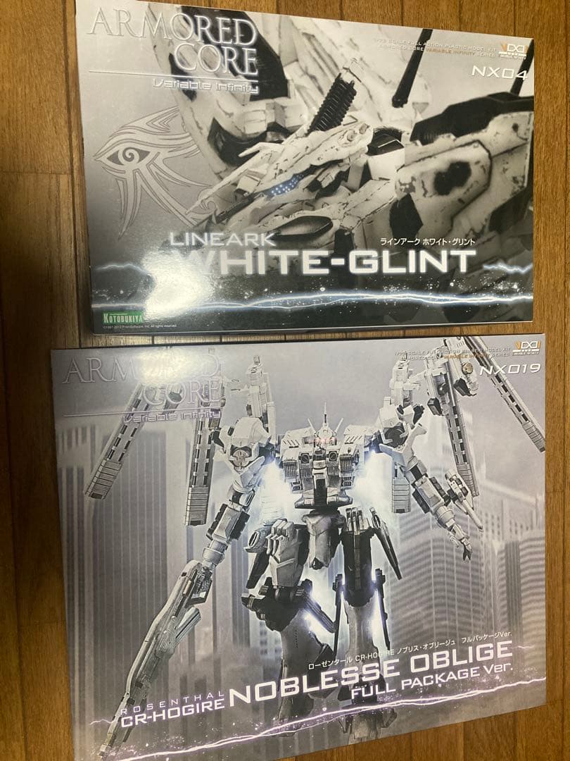 ホワイトグリント&ノブリスオブリージュ　コトブキヤ　プラモデル　アーマードコア