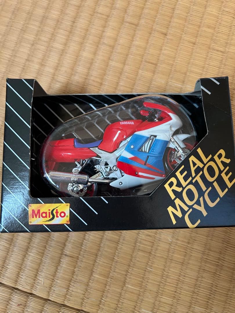 Maisto Yamaha モデルバイク 1/12