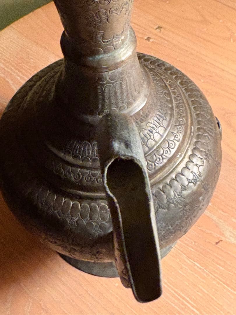 アンティーク 金属製 水差し、中近東？持ち手は、しっかりしています。