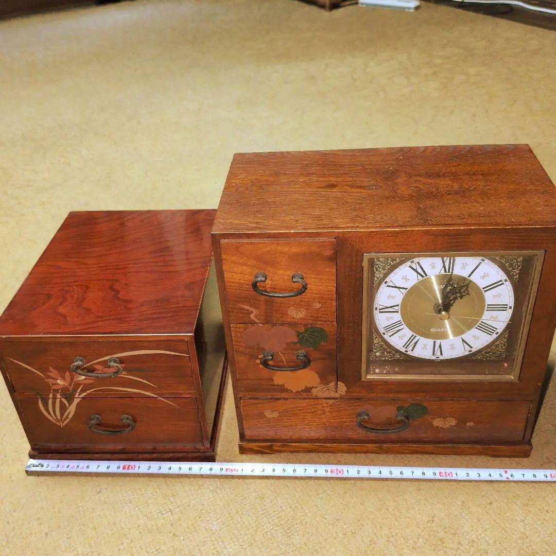 時計付木製タンス 和柄装飾　レトロ家具　ミニ箪笥　　和風で小さい小物入　引き出し