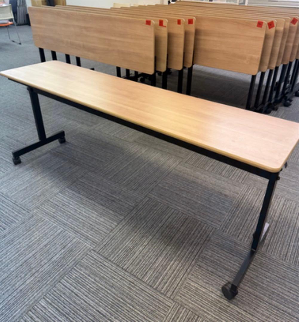 オフィスコム　会議テーブル