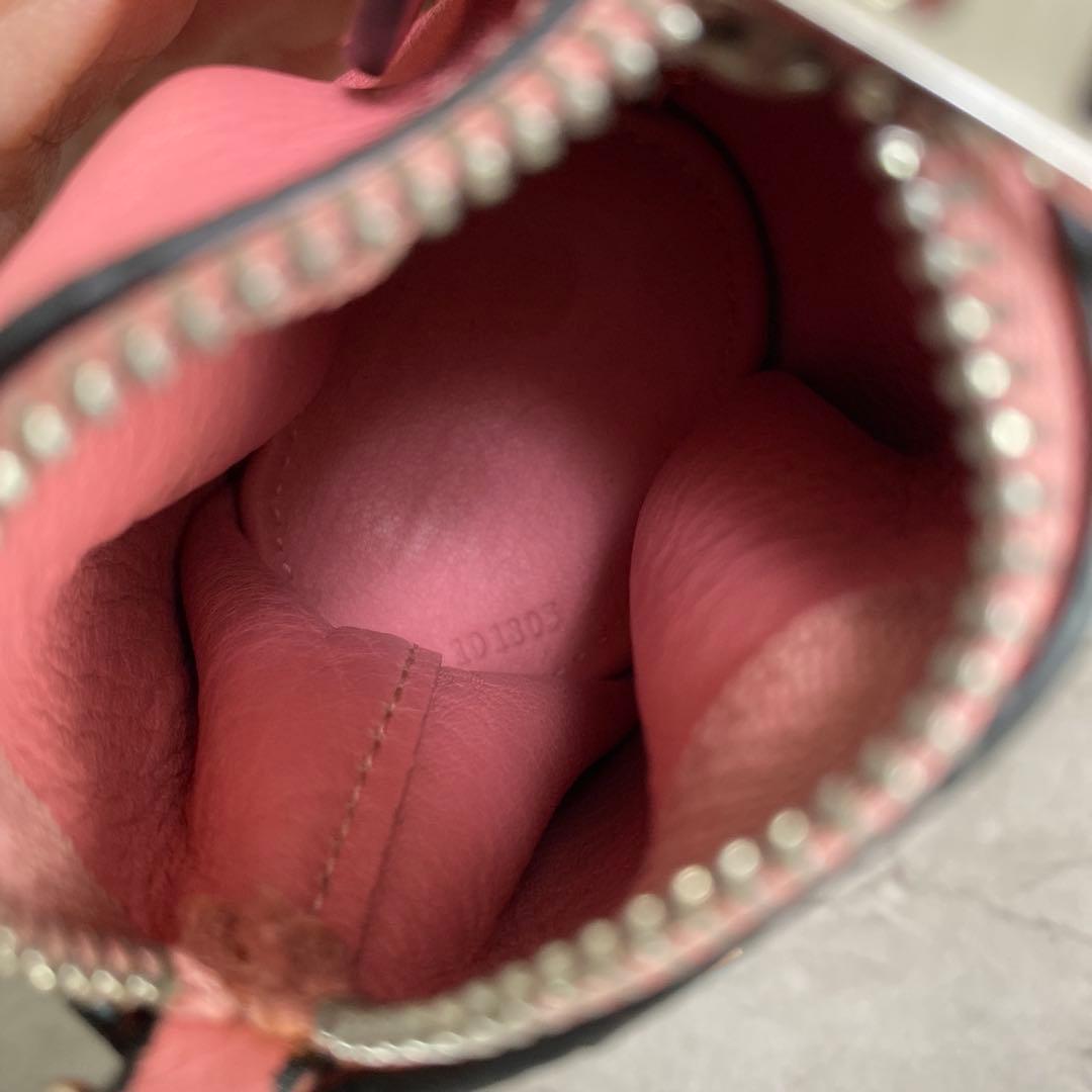 ロエヴェ　エレファント　ケース　チャーム