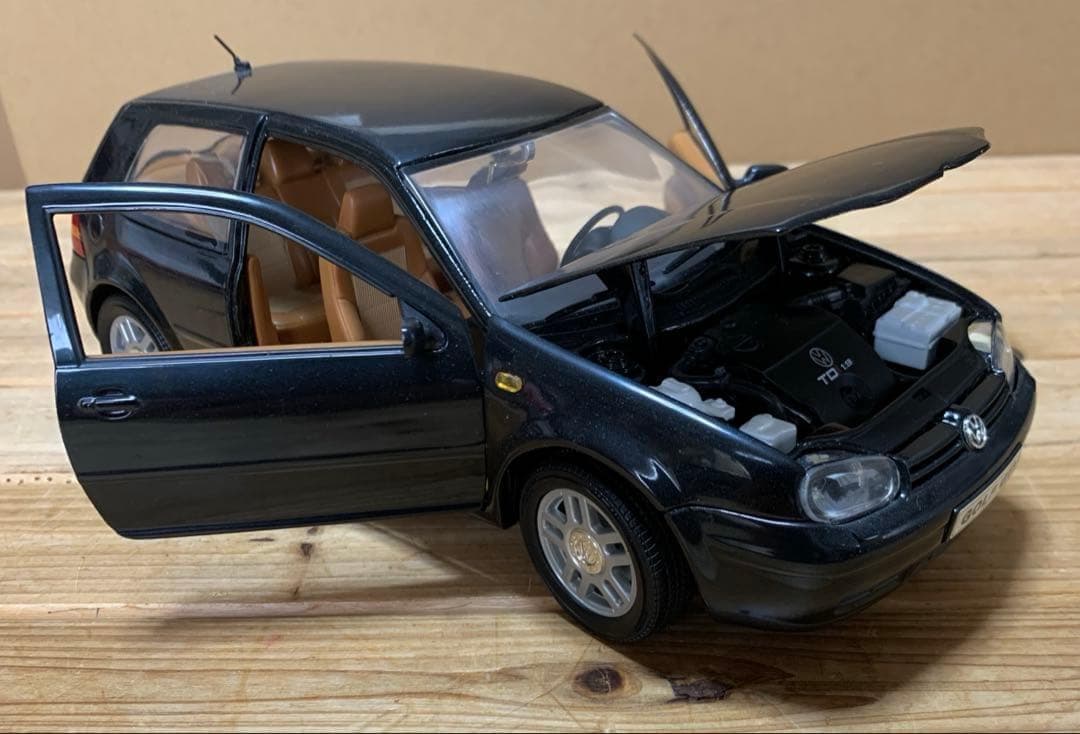 ミニカー　1/18 VW　フォルクスワーゲン　ゴルフⅣ　GTI　ブラック
