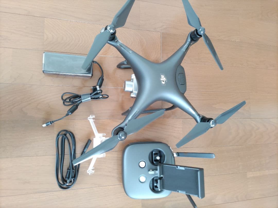 プァントム4ブラック　今まで動作確認のみ　基本セット　カメラ周辺に斑点模様があり