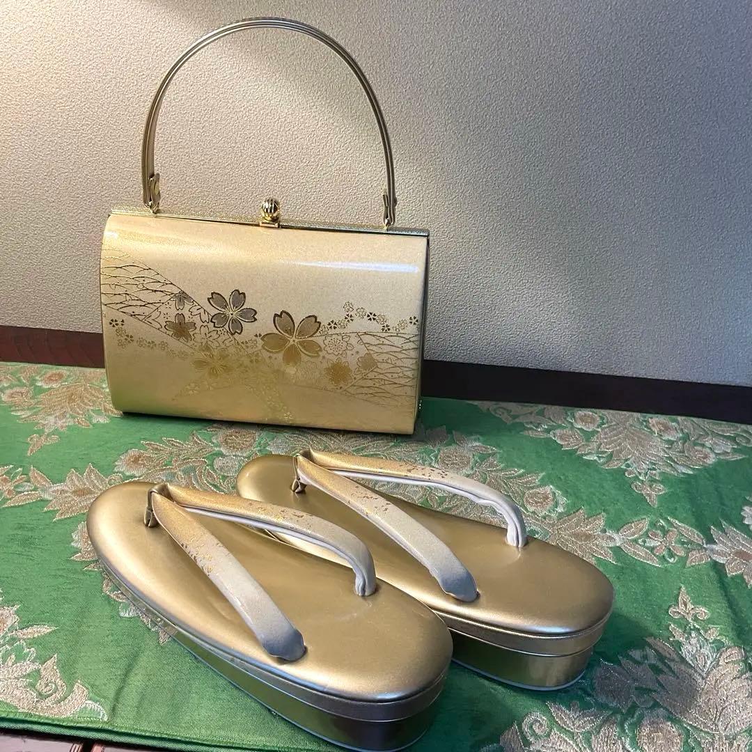 エナメル　ゴールドのお洒落な　　　　　草履バッグセット
