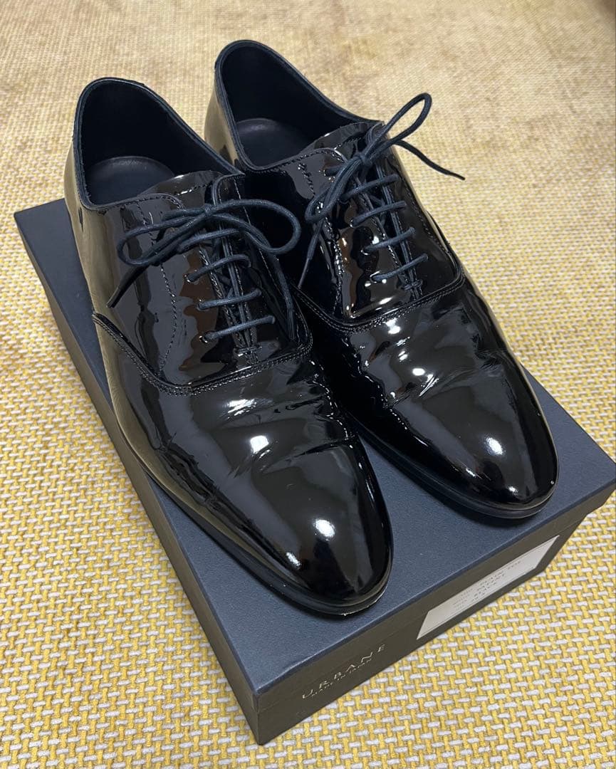 URBAINE 黒 エナメル ドレスシューズ / 26.5cm